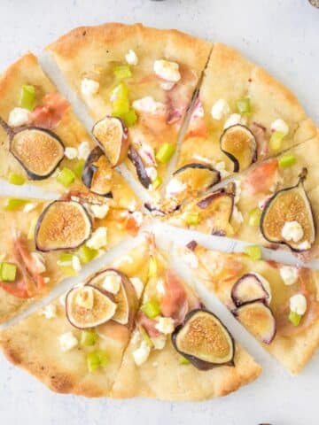 figs, peppers, goat cheese, prosciutto on pizza
